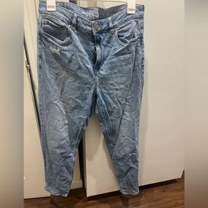 American Eagle light wash mom jeans